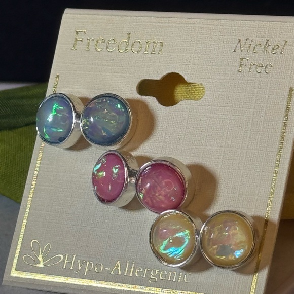 Freedom 3 Pairs Silver Tone Post Earrings Blue White and Pink Earrings - Picture 3 of 5